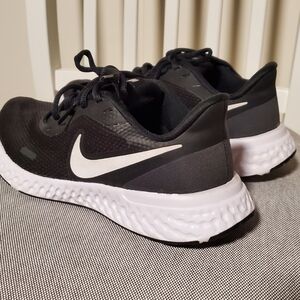 Nike Black and White Running Shoes